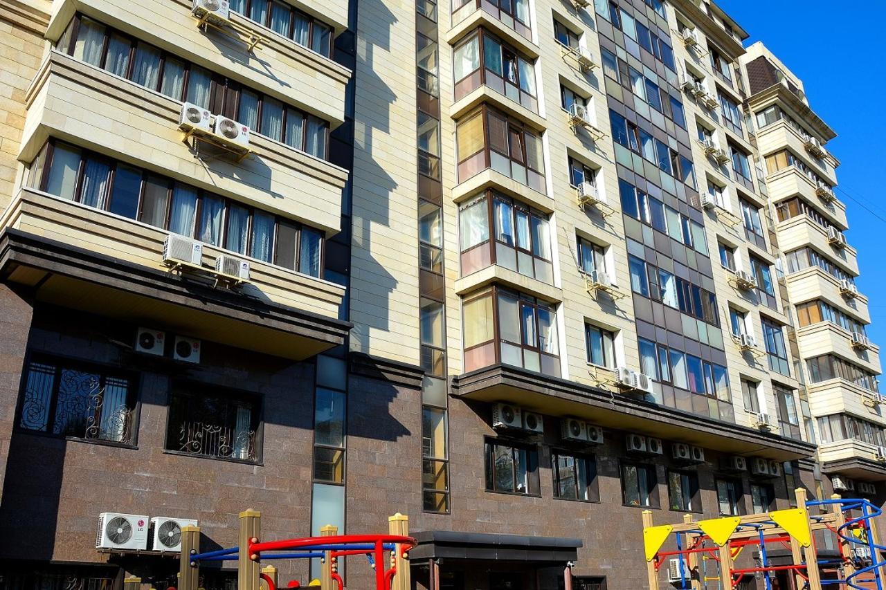 Уютная 2-Комнатная Квартира В Центре Г. Алматы Ngoại thất bức ảnh